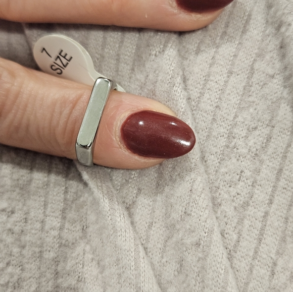 NEW Stainless Steel Gold or Silver-Tone Bar Rings - Multiple Sizes Available - Picture 3 of 4